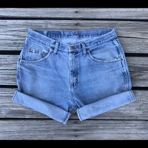 Super cute wrangler shorts